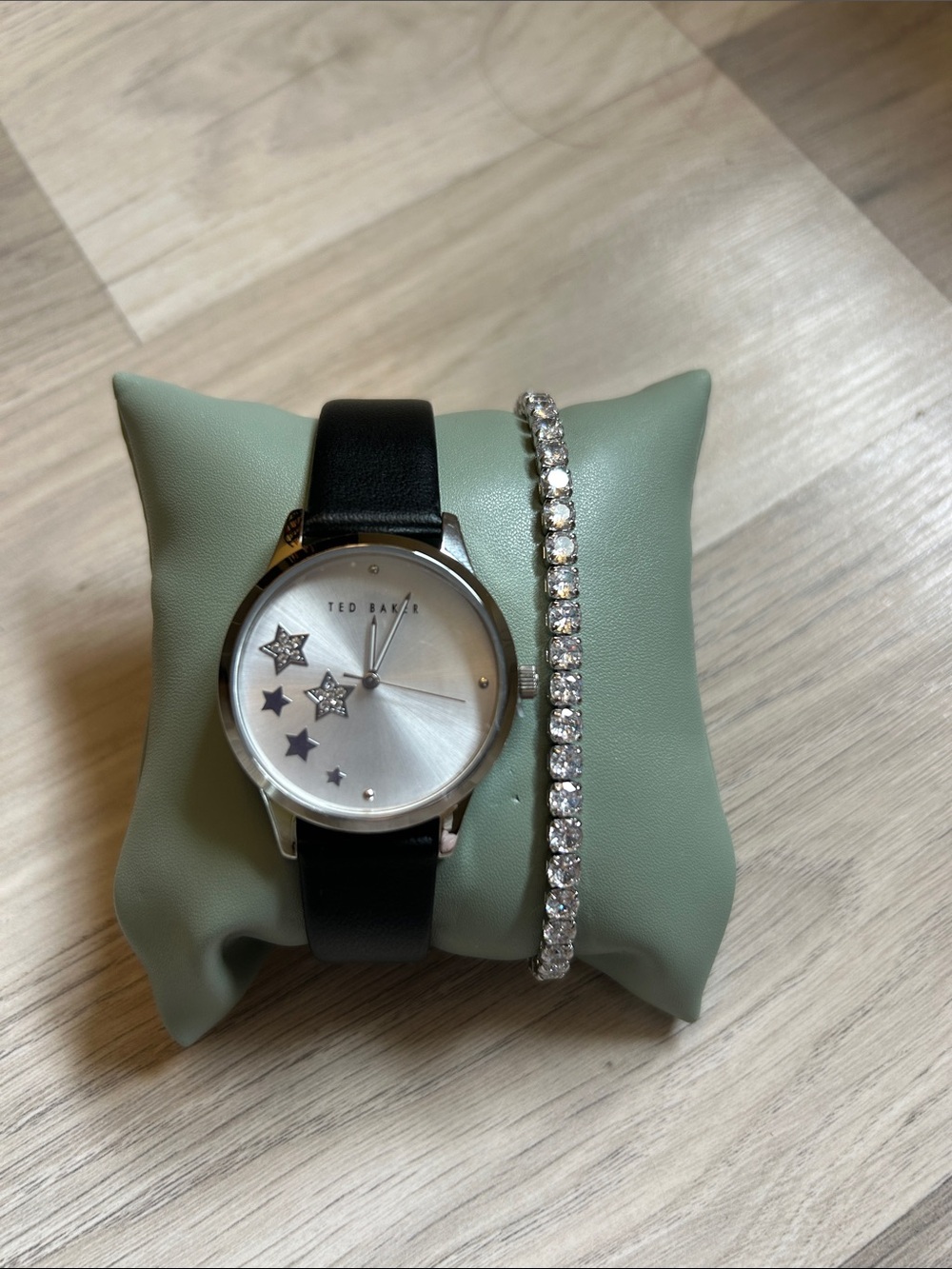 Ted Baker Silver Dial Watch with Black Leather Strap and Star Accents BRAND NEW